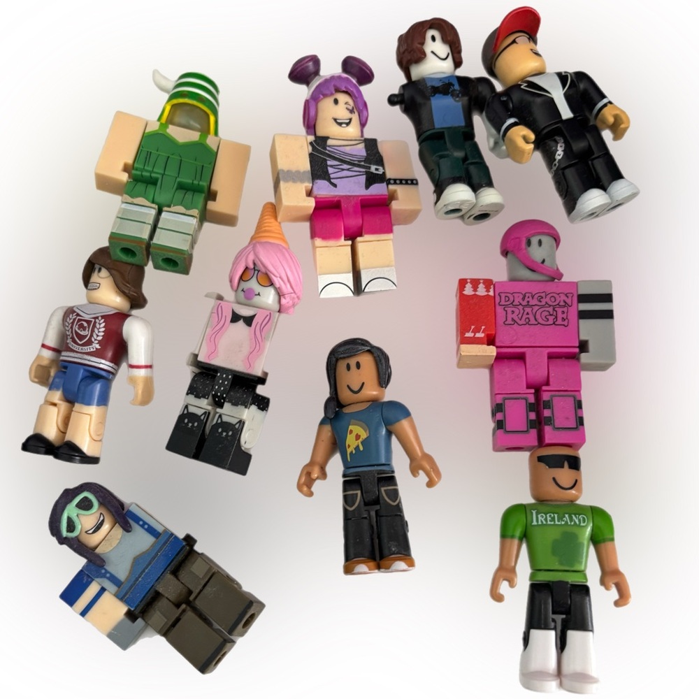 Lot of 10 Roblox Collectable Action Figures